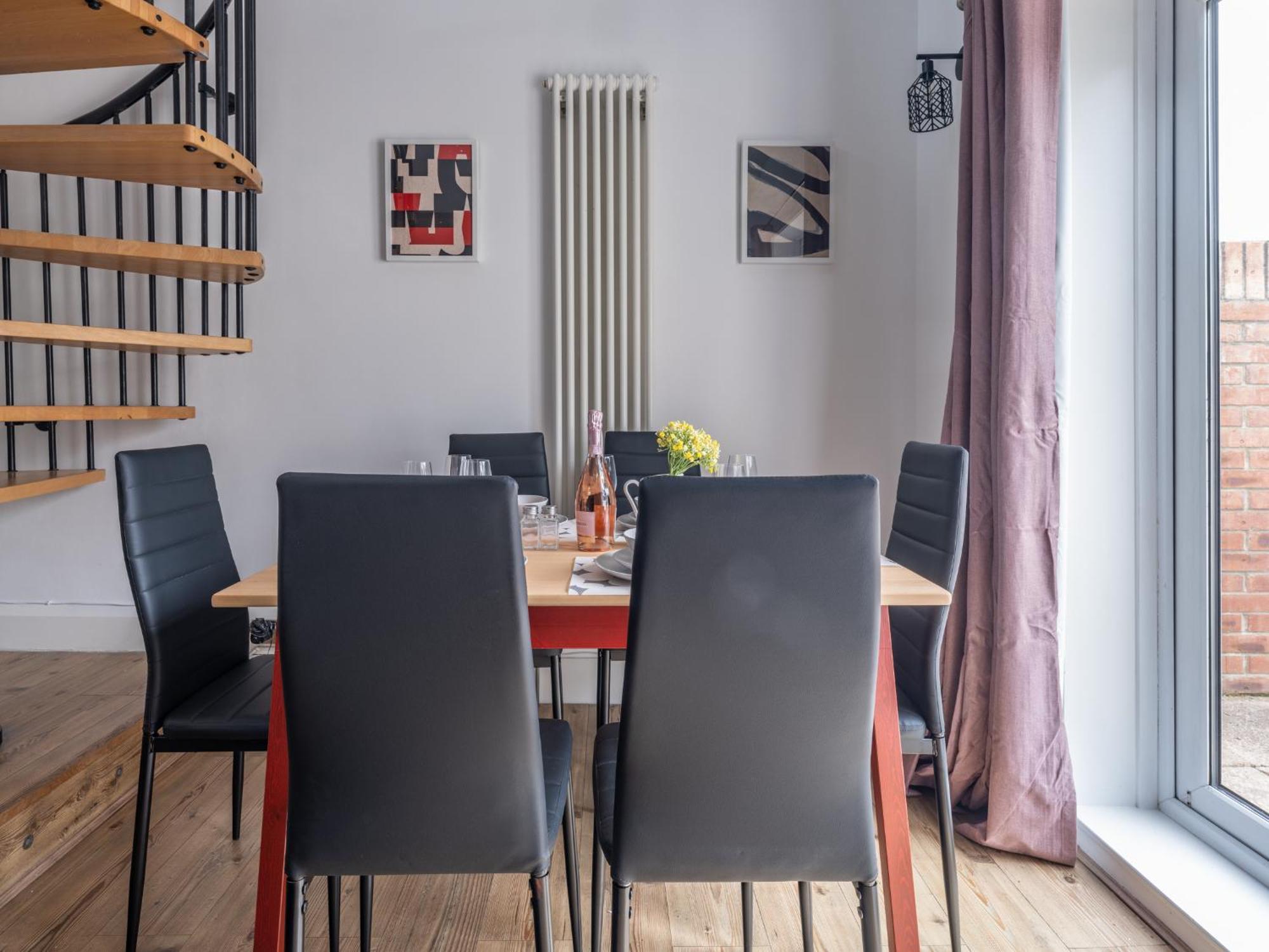 Helix House-2bed Free Parking & Wifi Nr Hospital & Stadium Of Light Apartment
